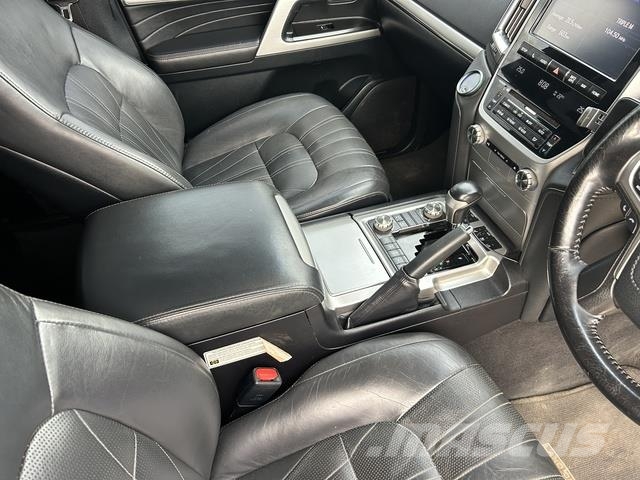 Toyota LandCruiser Sahara Інше