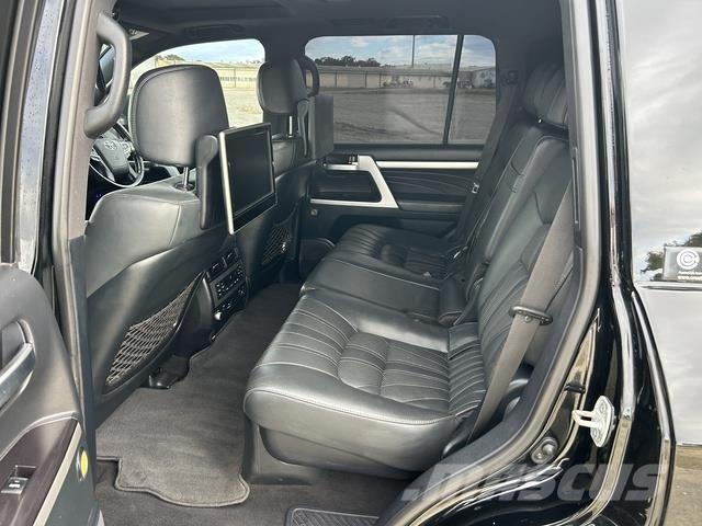 Toyota LandCruiser Sahara Інше