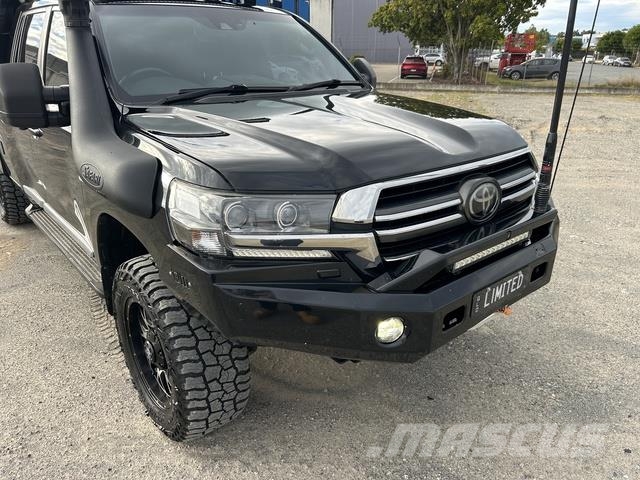 Toyota LandCruiser Sahara Інше