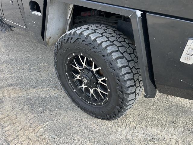 Toyota LandCruiser Sahara Інше