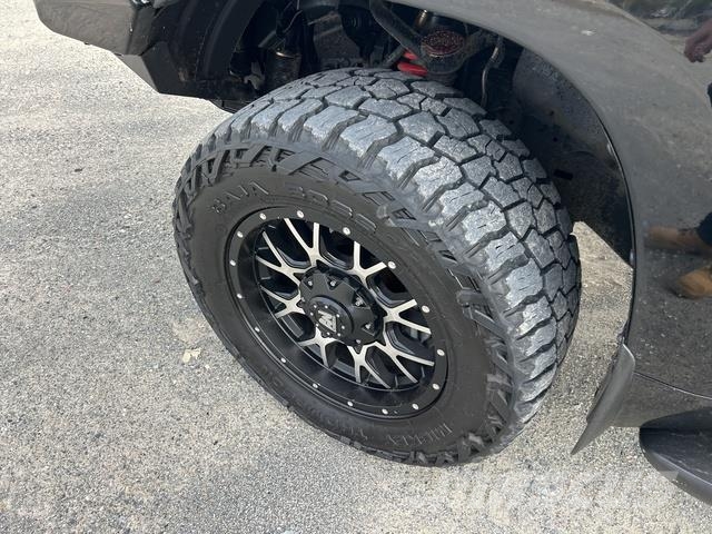Toyota LandCruiser Sahara Інше