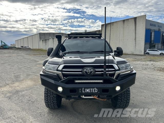 Toyota LandCruiser Sahara Інше