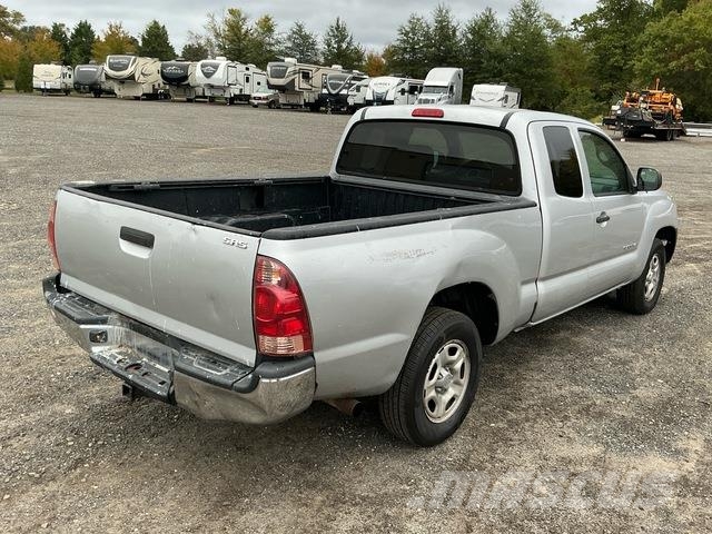 Toyota Tacoma Vieglais kravas automobilis/izkraušana no sāniem