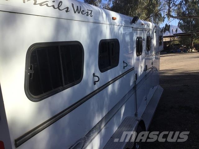 Trails West Sierra 2H Animal transport trailers