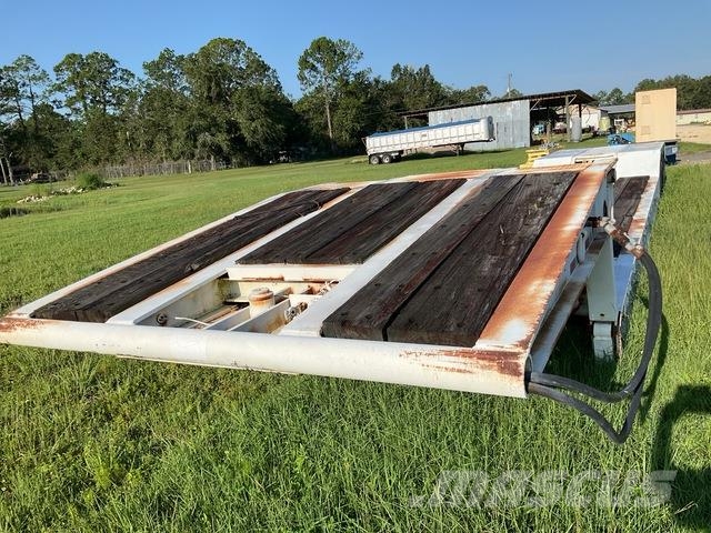 Tri/A Lowboy Trailer 低架裝載車