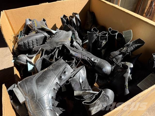 Unused Extreme Cold Temperature Boots Gume, kotači i naplatci