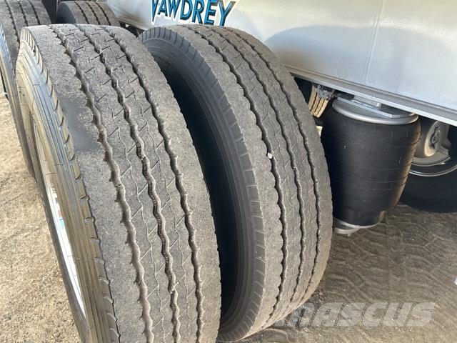 Vawdrey  مقطورات ذات هيكل صندوقي
