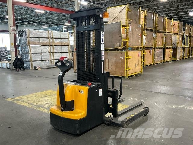 Vestil S-118-AA-FR Skyvemasttruck