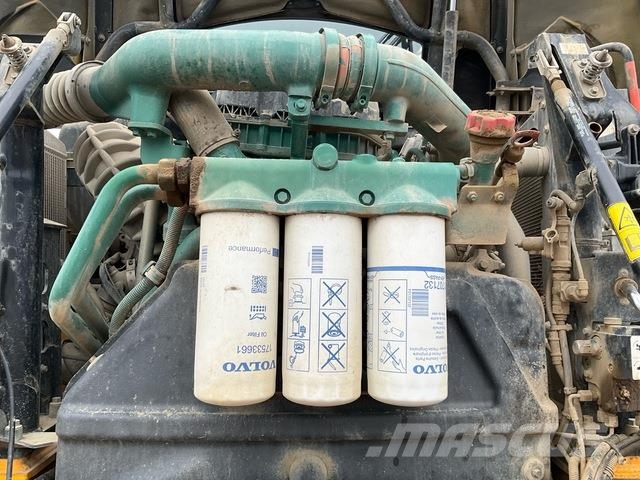 Volvo A25G Kloubové dempry