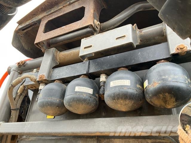 Volvo A25G Kloubové dempry