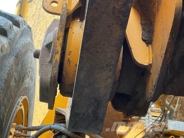 Volvo A25G Kloubové dempry