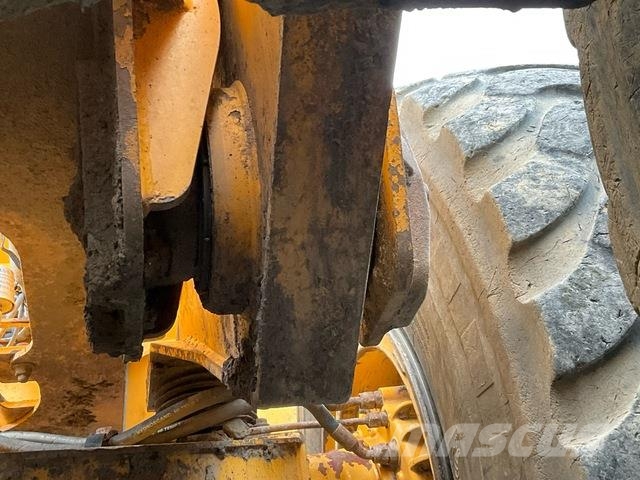 Volvo A25G Kloubové dempry