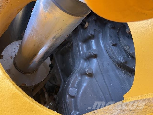 Volvo A40J Midjestyrd dumper
