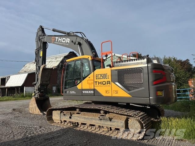 Volvo EC250EL حفارات زحافة
