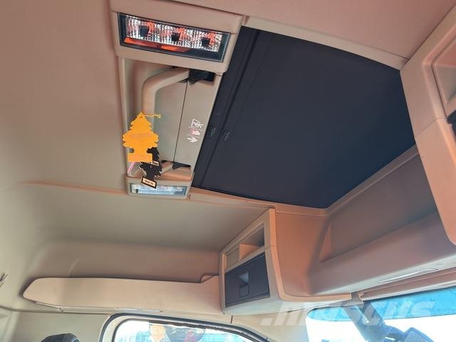Volvo FM13 Camion ampliroll