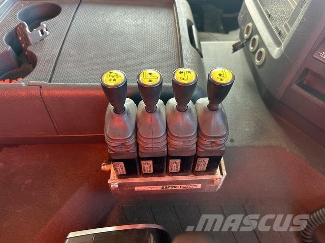 Volvo FMX13 Hook lift trucks