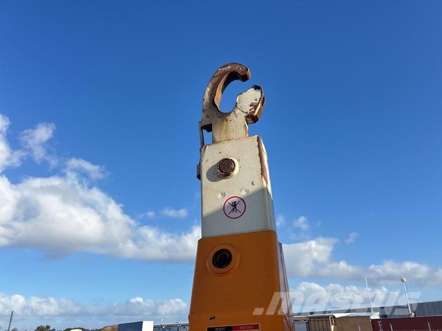 Volvo FMX13 Hook lift trucks