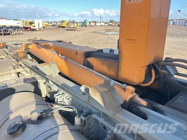 Volvo FMX13 Hook lift trucks