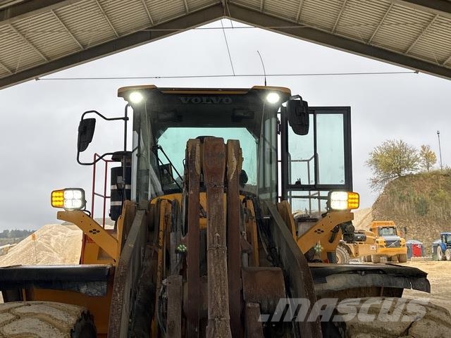 Volvo L220H Фронтальные погрузчики