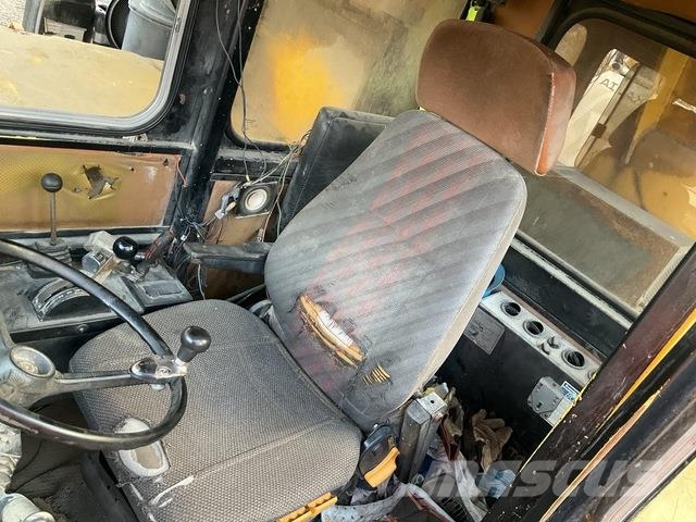 Volvo R32 Artikulētie pašizgāzēji