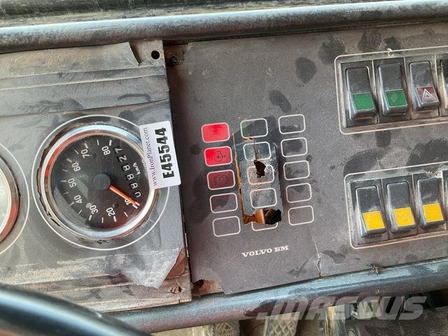 Volvo R32 Artikulētie pašizgāzēji