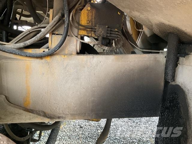 Volvo R32 Artikulētie pašizgāzēji