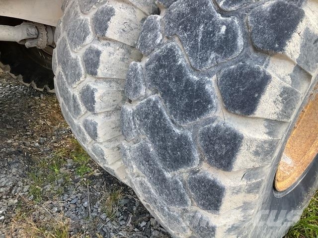 Volvo R32 Artikulētie pašizgāzēji
