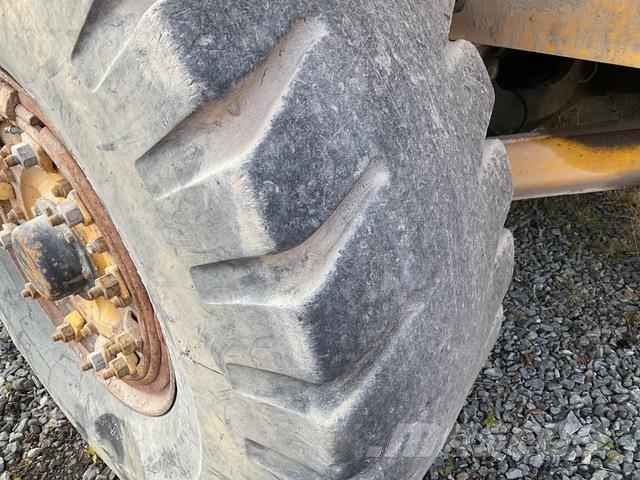 Volvo R32 Artikulētie pašizgāzēji