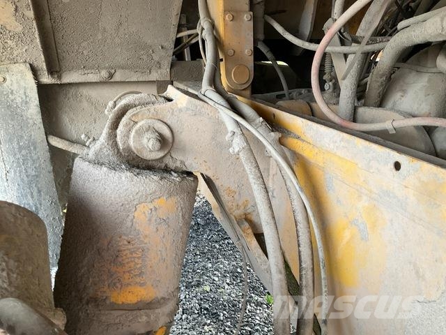 Volvo R32 Artikulētie pašizgāzēji