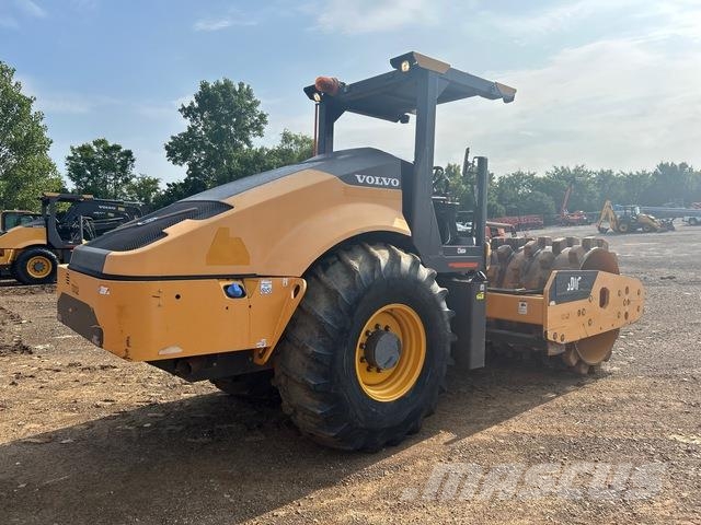 Volvo SD115B Trilrolwalsen