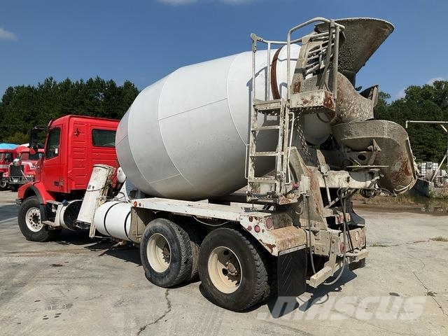 Volvo VHD Вантажівки / спеціальні