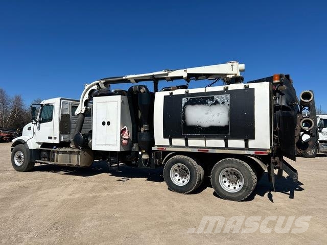 Volvo VHD64B 대형 굴삭기 29톤 이상