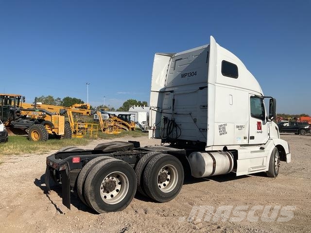 Volvo VNL 曳引機組件