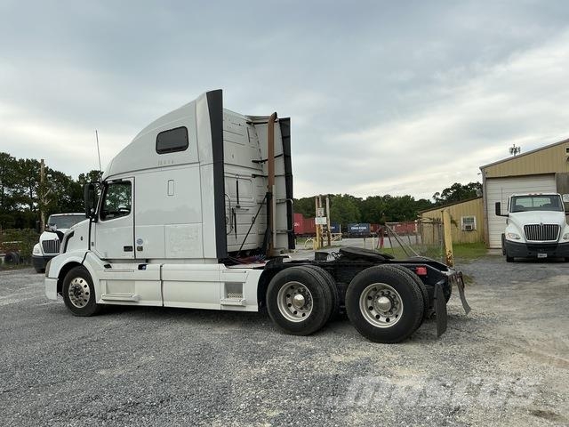 Volvo VNL وحدات الجر
