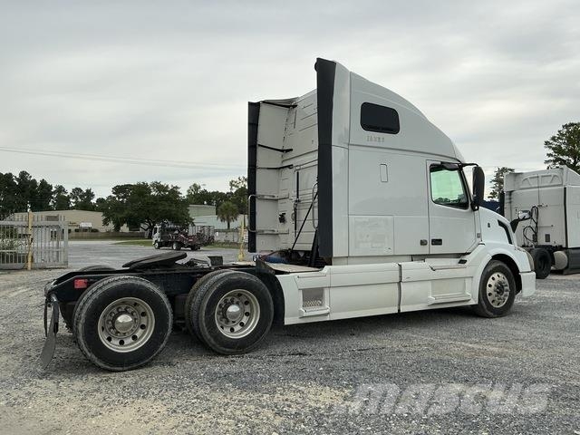 Volvo VNL وحدات الجر