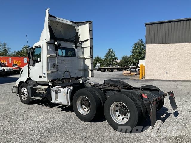 Volvo VNL Sattelzugmaschinen