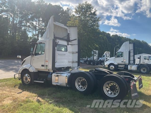 Volvo VNL 300 Sattelzugmaschinen