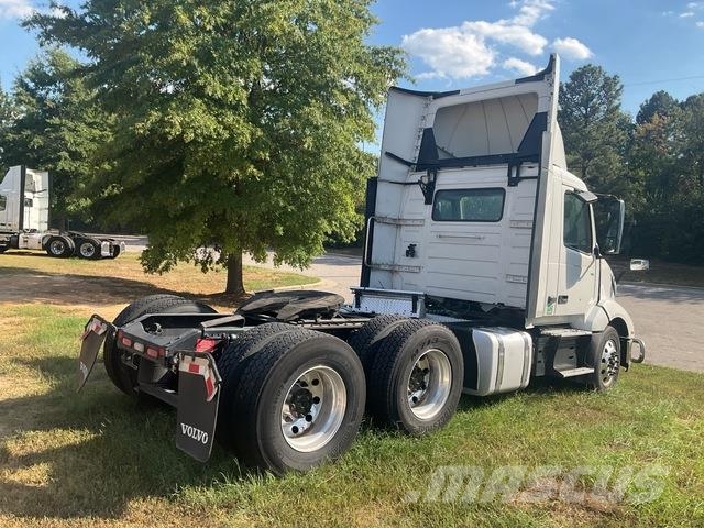 Volvo VNL 300 Sattelzugmaschinen