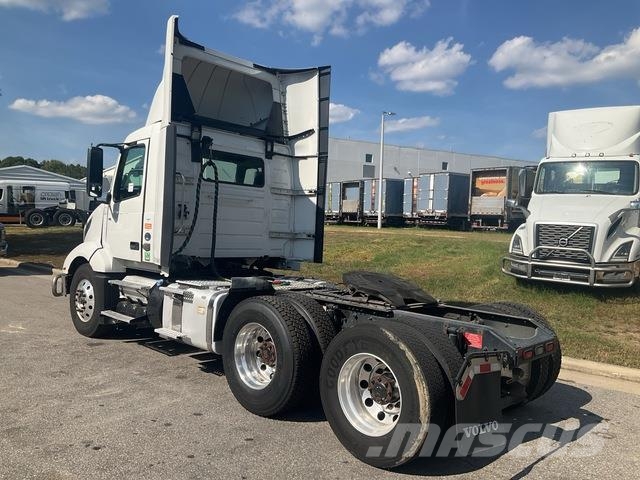 Volvo VNL 300 Sattelzugmaschinen