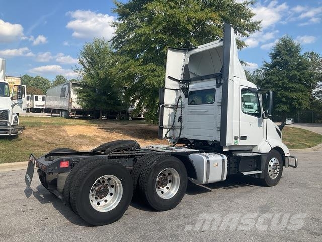 Volvo VNL 300 Sattelzugmaschinen