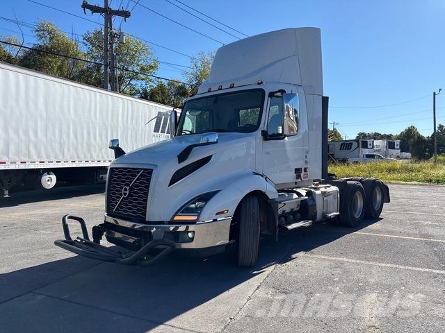 Volvo VNL 300 中古トラクターヘッド | トレーラーヘッド