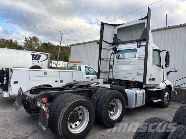 Volvo VNL 300 Trekkers