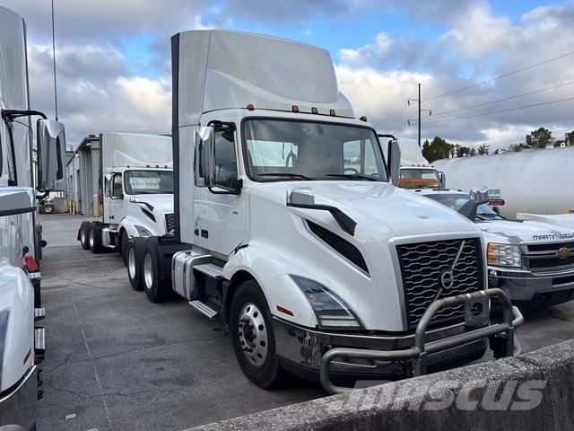 Volvo VNL 300 Trekkers