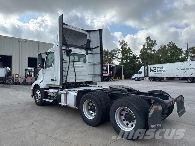 Volvo VNL 300 Sattelzugmaschinen