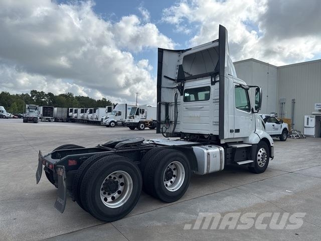 Volvo VNL 300 Sattelzugmaschinen