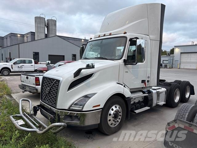 Volvo VNL300 Trekkers
