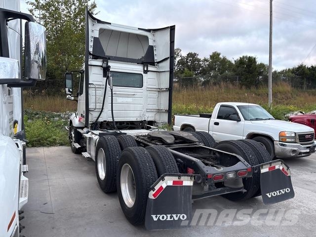 Volvo VNL300 Trekkers