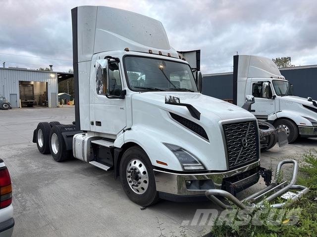 Volvo VNL300 Trekkers