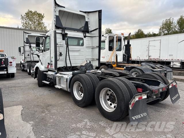 Volvo VNL300 Trekkers
