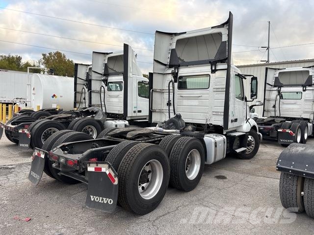 Volvo VNL300 Trekkers